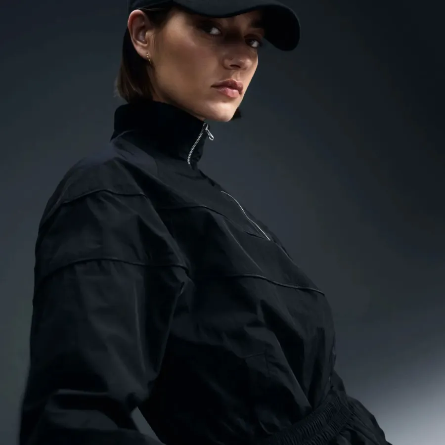 Куртка Nike Windrunner Loose UV Woven Full-Zip FV6304-010
