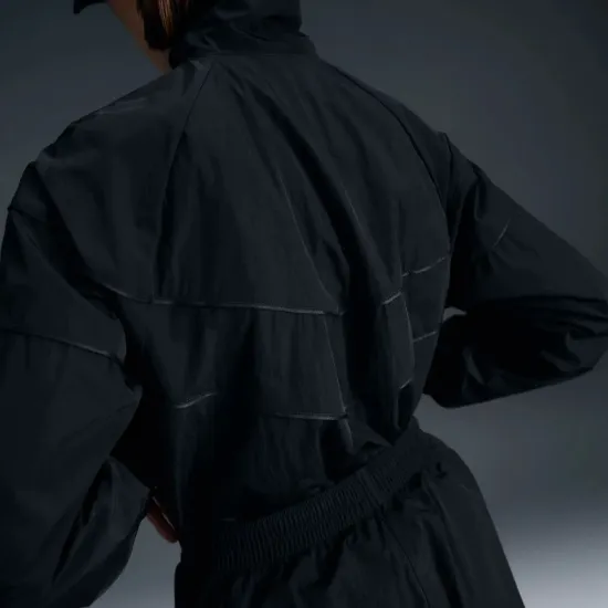 Куртка Nike Windrunner Loose UV Woven Full-Zip FV6304-010