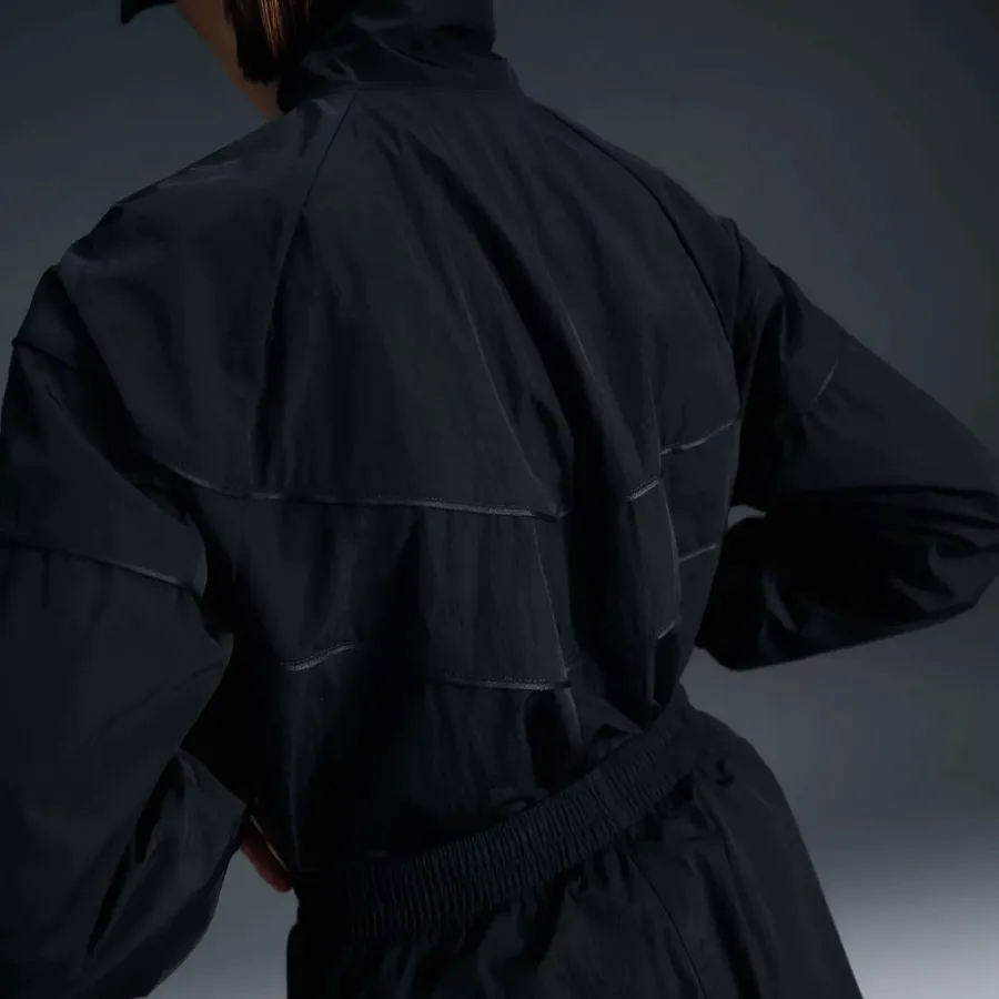 Куртка Nike Windrunner Loose UV Woven Full-Zip FV6304-010