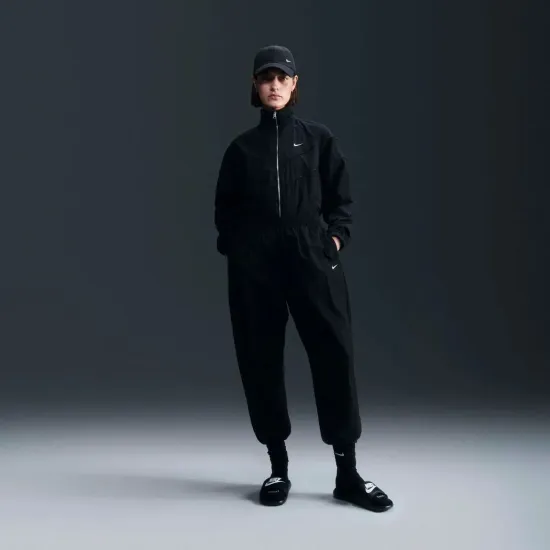 Куртка Nike Windrunner Loose UV Woven Full-Zip FV6304-010