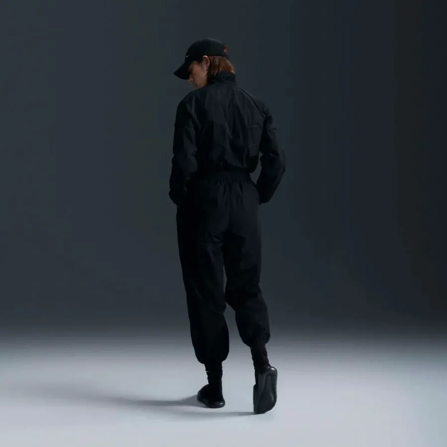 Куртка Nike Windrunner Loose UV Woven Full-Zip FV6304-010