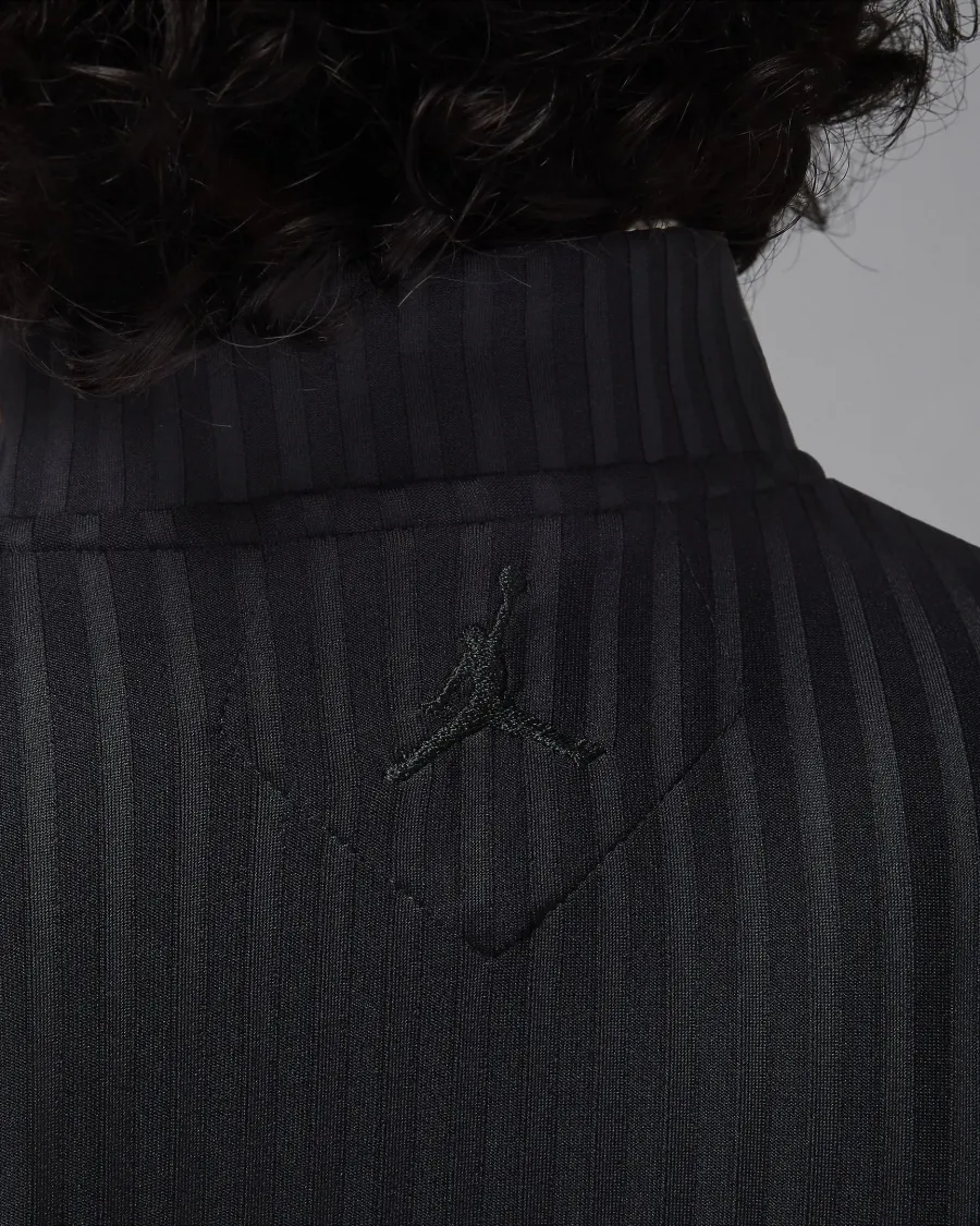 Топ Nike Air Jordan Long-Sleeve FV7185-010