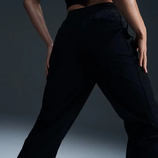 Штани Nike Windrunner High-Waisted Woven Open-Hem Trousers FV7655-010