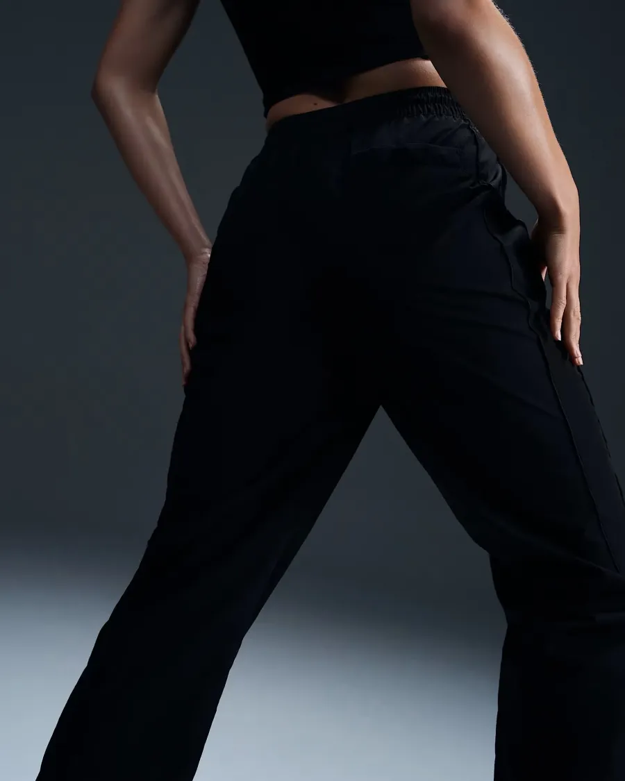 Штани Nike Windrunner High-Waisted Woven Open-Hem Trousers FV7655-010