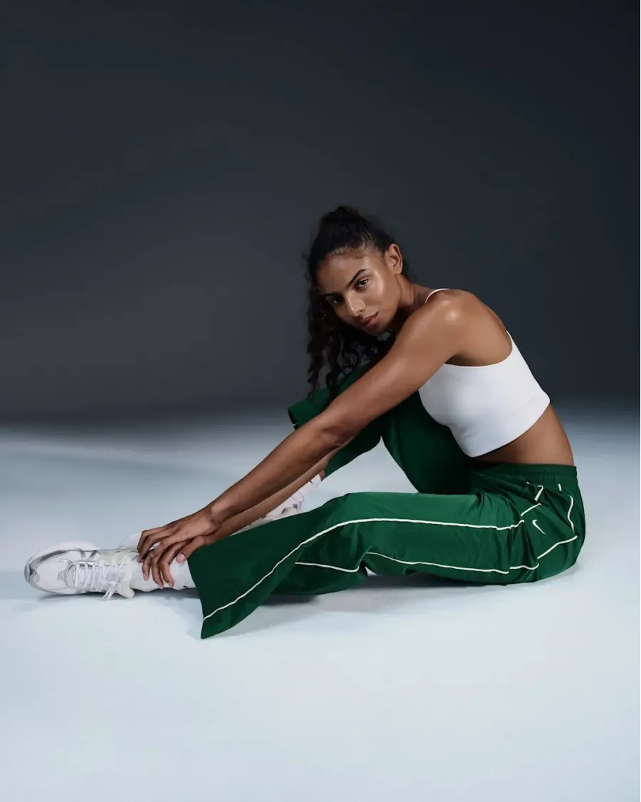 Штани Nike Windrunner High-Waisted Woven Open-Hem Trousers FV7655-300