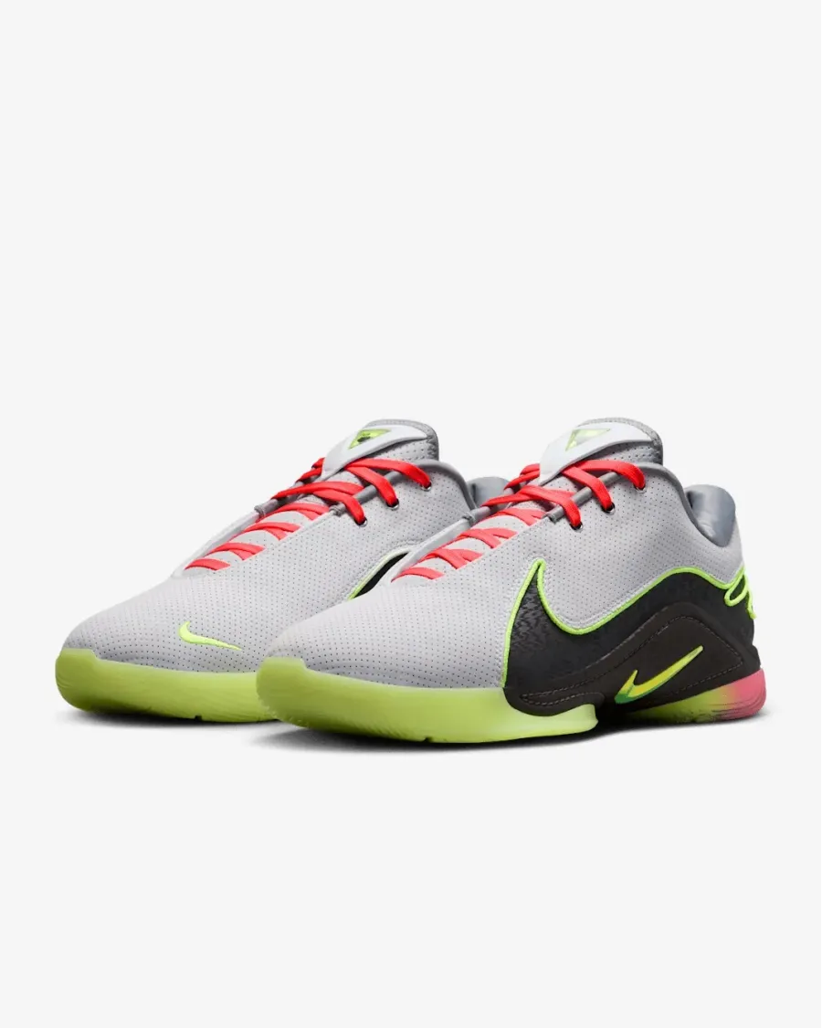 Кросівки Nike LeBron XXII FZ1094-101
