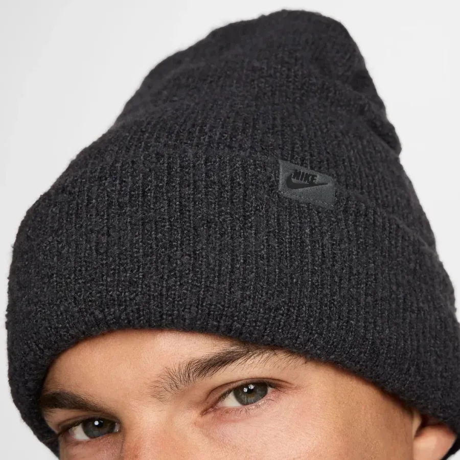 Шапка Nike Peak Cozy Beanie FZ2125-060