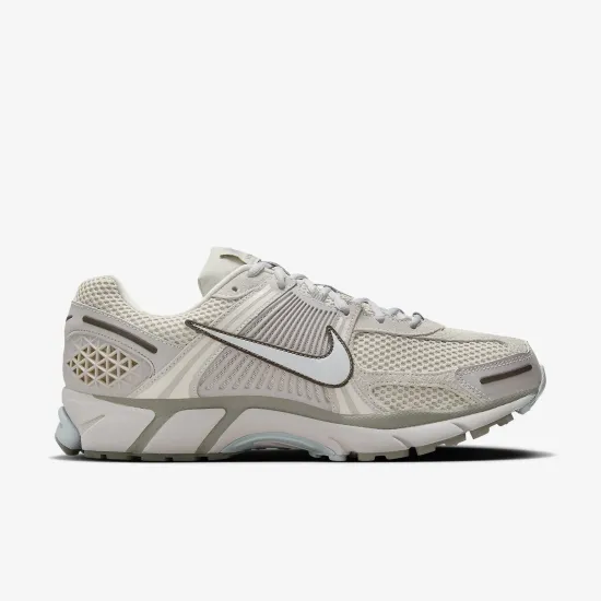 Кросівки Nike Air Zoom Vomero 5 FZ3653-104