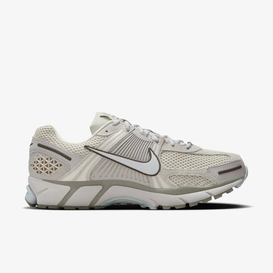 Кросівки Nike Air Zoom Vomero 5 FZ3653-104