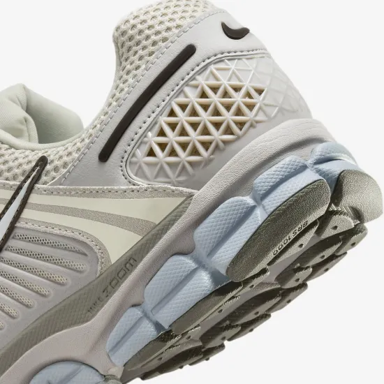 Кросівки Nike Air Zoom Vomero 5 FZ3653-104
