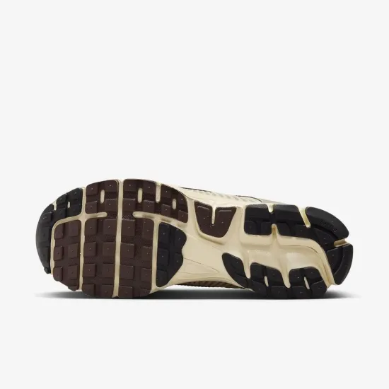 Кросівки Nike Zoom Vomero 5 FZ5051-121