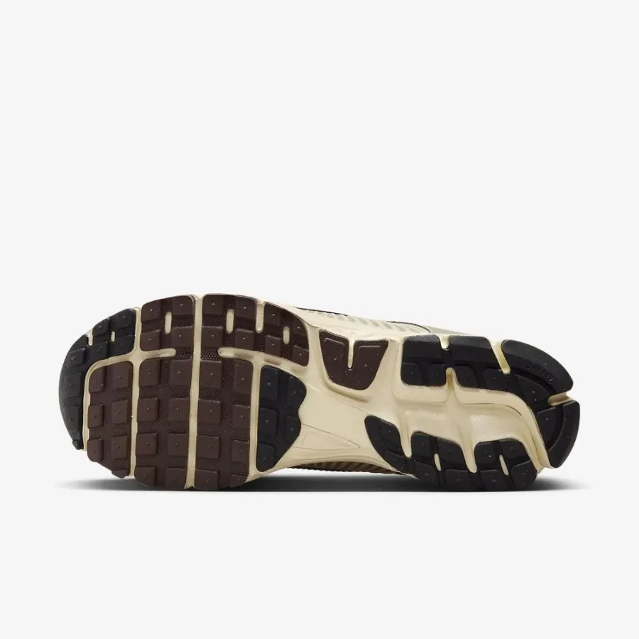 Кросівки Nike Zoom Vomero 5 FZ5051-121