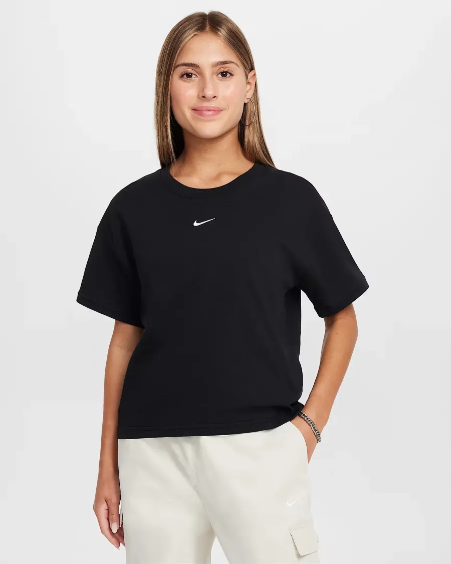 Футболка Nike Sportswear Essential FZ5559-010
