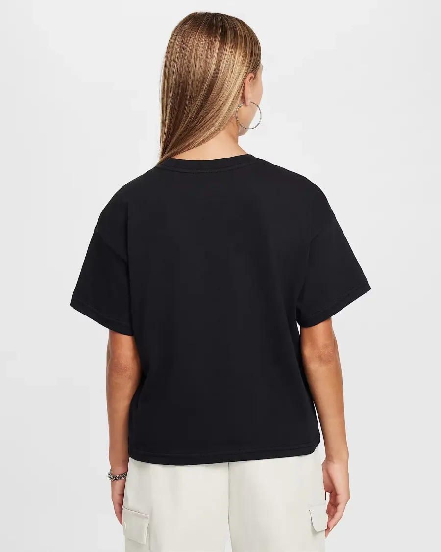Футболка Nike Sportswear Essential FZ5559-010