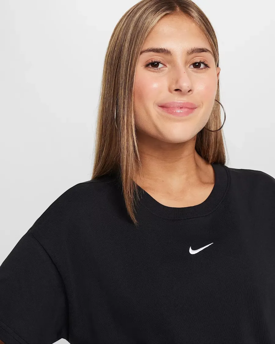 Футболка Nike Sportswear Essential FZ5559-010