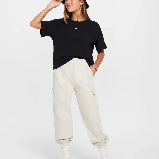 Футболка Nike Sportswear Essential FZ5559-010