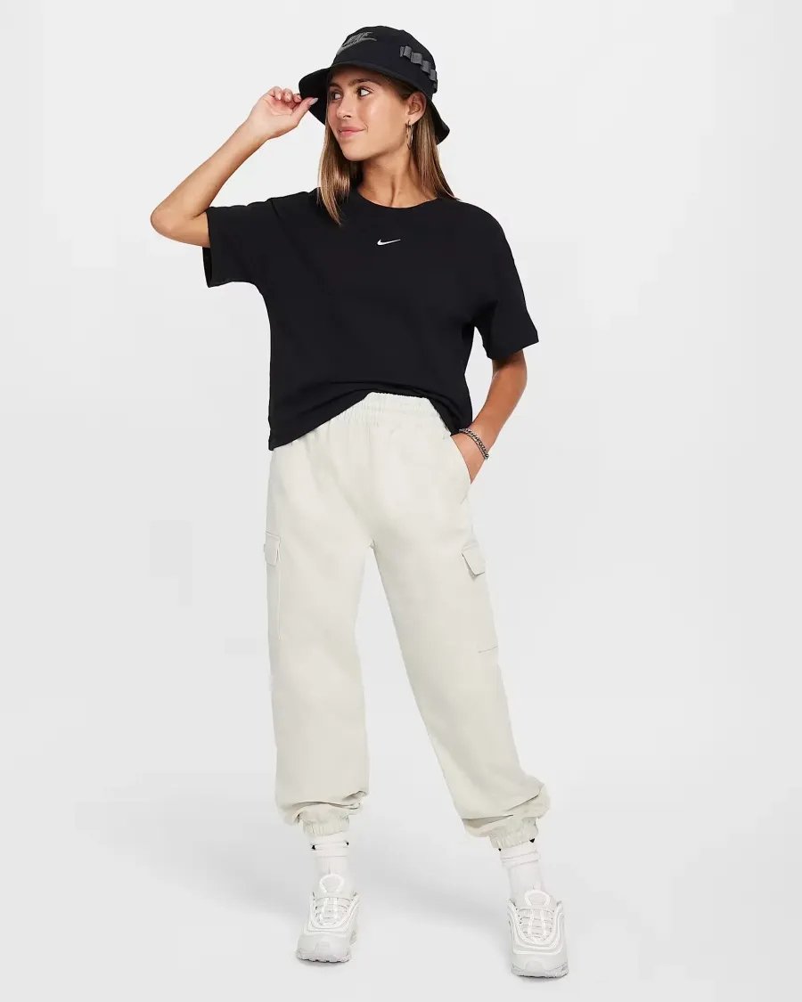 Футболка Nike Sportswear Essential FZ5559-010