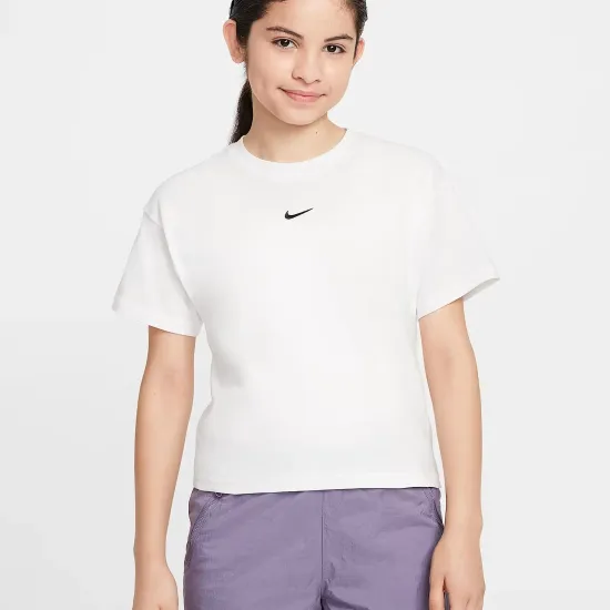 Футболка Nike Sportswear Essential FZ5559-100