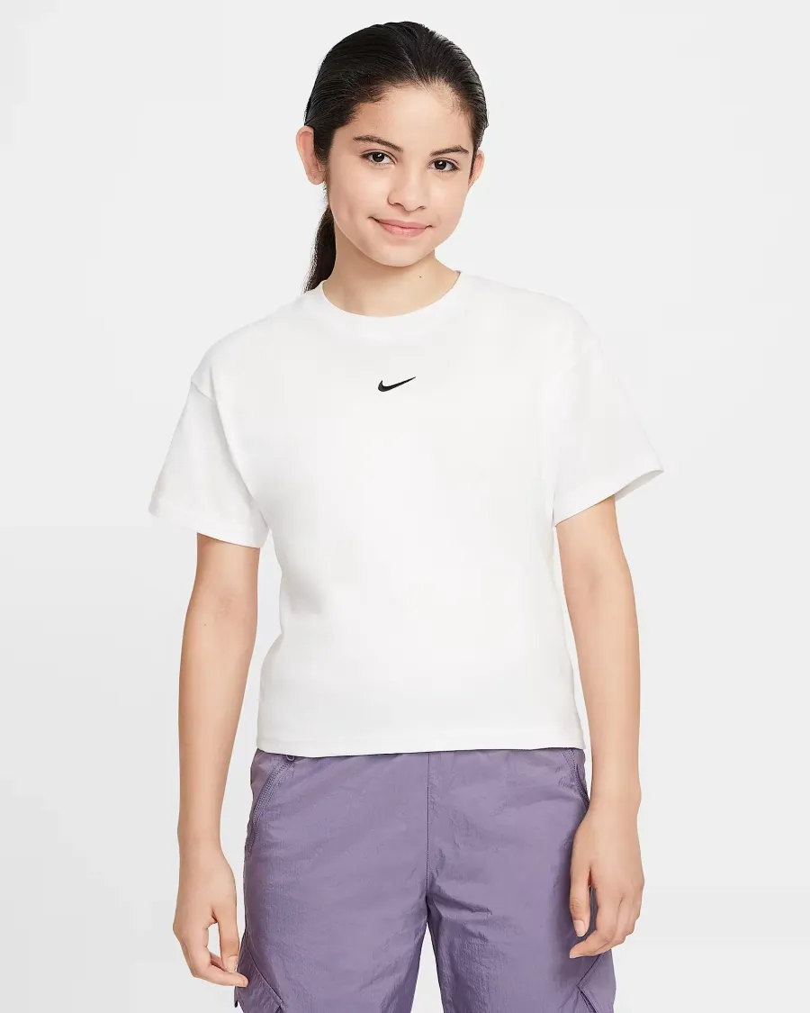 Футболка Nike Sportswear Essential FZ5559-100