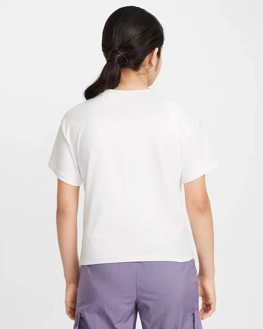Футболка Nike Sportswear Essential FZ5559-100