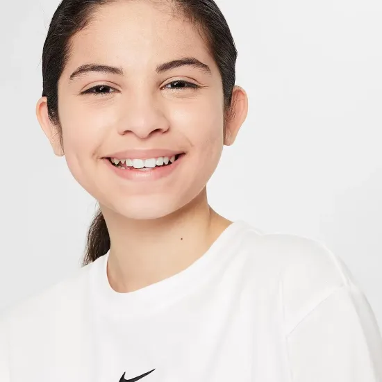 Футболка Nike Sportswear Essential FZ5559-100