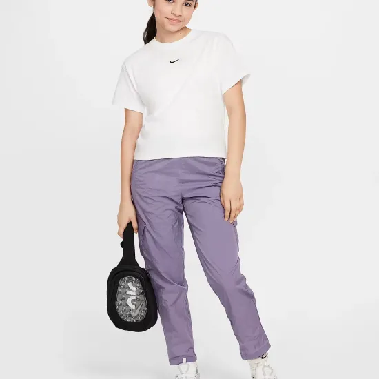 Футболка Nike Sportswear Essential FZ5559-100