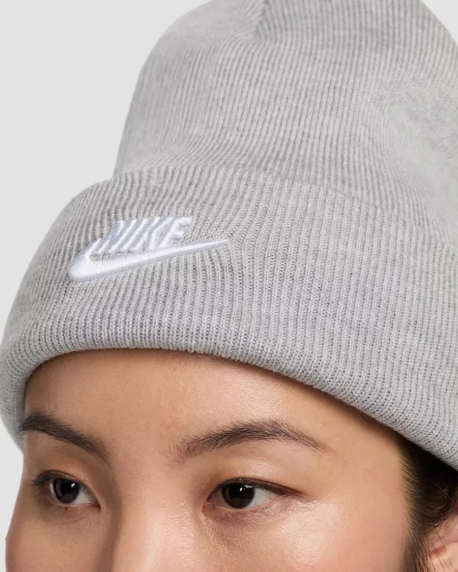 Шапка Nike Peak Tall Cuff Futura Beanie HF0186-063