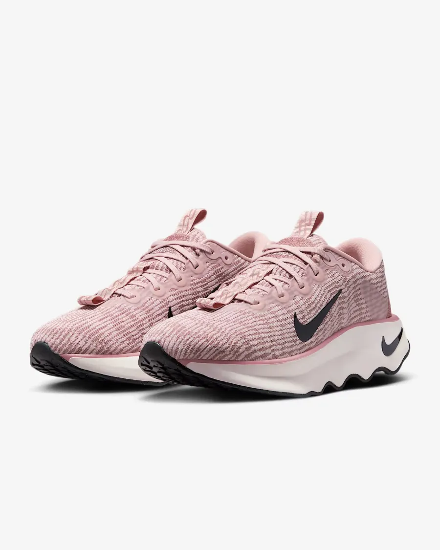 Кросівки Nike Motiva Premium HF1142-600