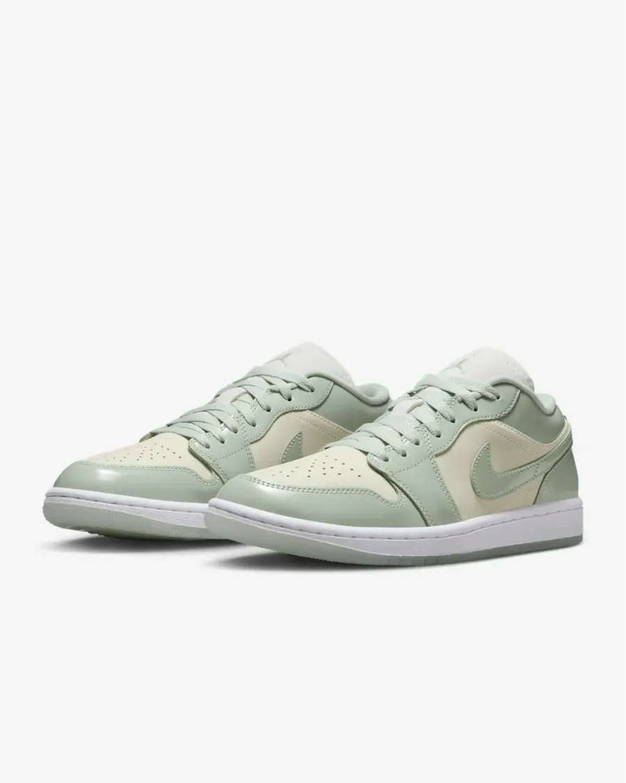 Кросівки Nike Air Jordan 1 Low SE HF4078-100