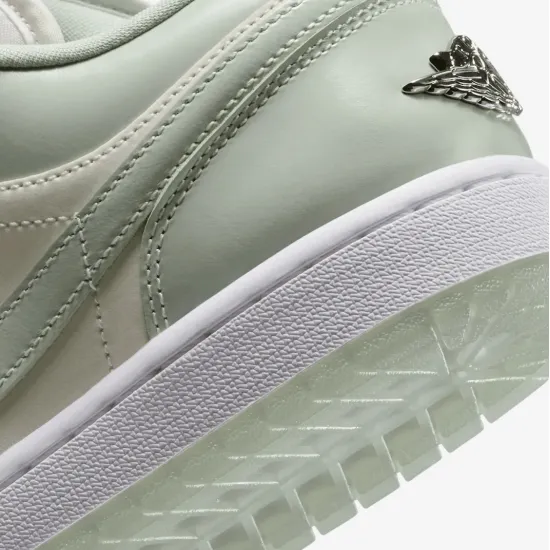Кросівки Nike Air Jordan 1 Low SE HF4078-100