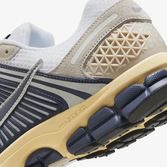 Кросівки Nike Air Zoom Vomero 5 HF4259-100