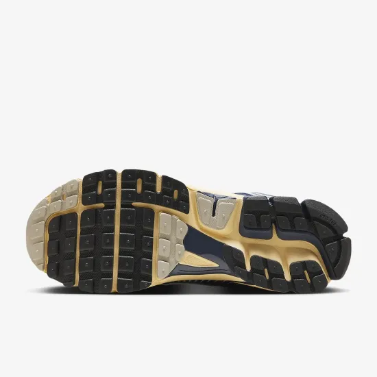 Кросівки Nike Air Zoom Vomero 5 HF4259-100