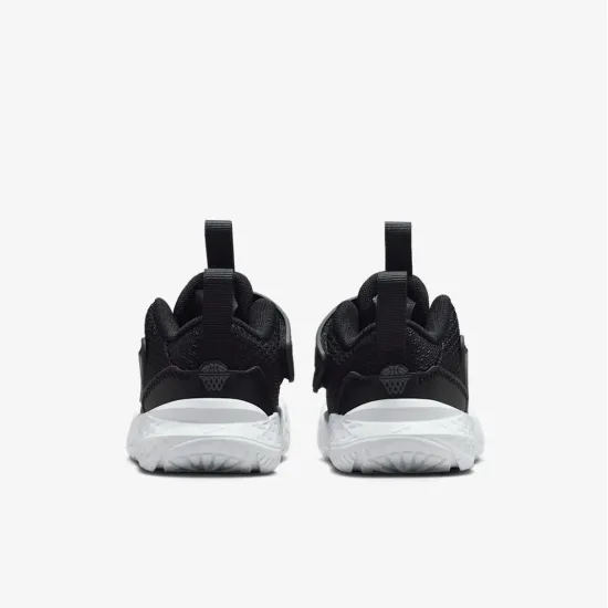 Кросівки Nike Team Hustle D 12 HF6281-002