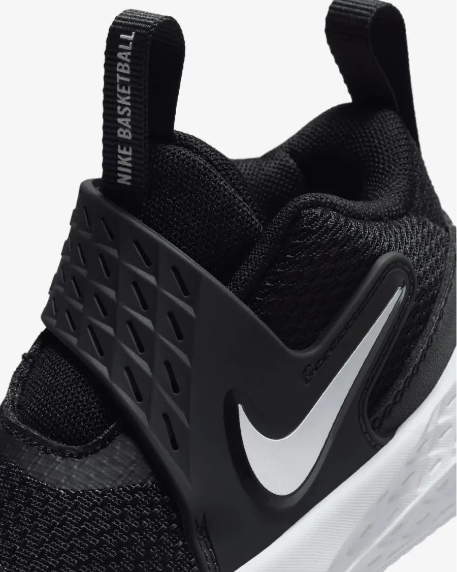 Кросівки Nike Team Hustle D 12 HF6281-002