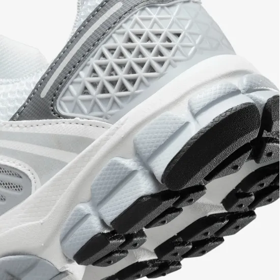 Кросівки Nike Zoom Vomero 5 HF6998-002