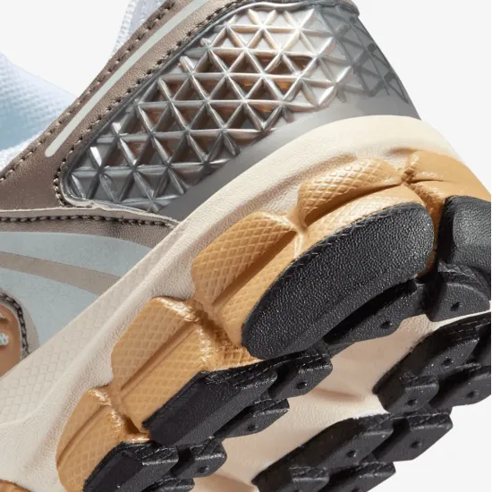 Кросівки Nike Zoom Vomero 5 HF6998-004