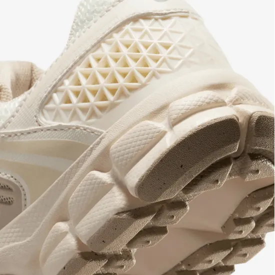 Кросівки Nike Zoom Vomero 5 HF6998-106