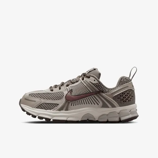 Кросівки Nike Zoom Vomero 5 HF6998-200