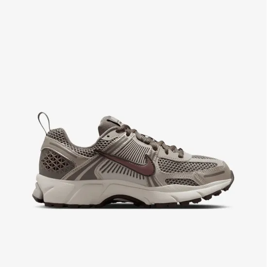 Кросівки Nike Zoom Vomero 5 HF6998-200