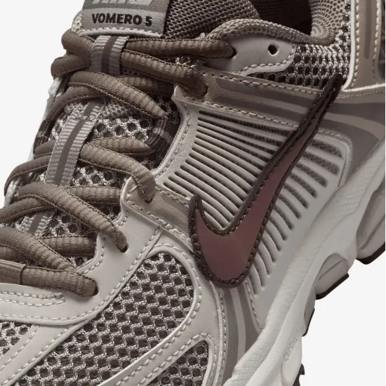 Кросівки Nike Zoom Vomero 5 HF6998-200