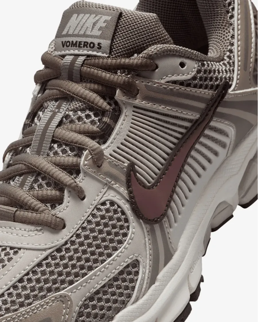 Кросівки Nike Zoom Vomero 5 HF6998-200