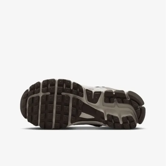 Кросівки Nike Zoom Vomero 5 HF6998-200