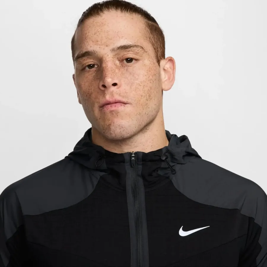 Кофта Nike Element Top Long-Sleeve Weather-Resistant HF7452-010
