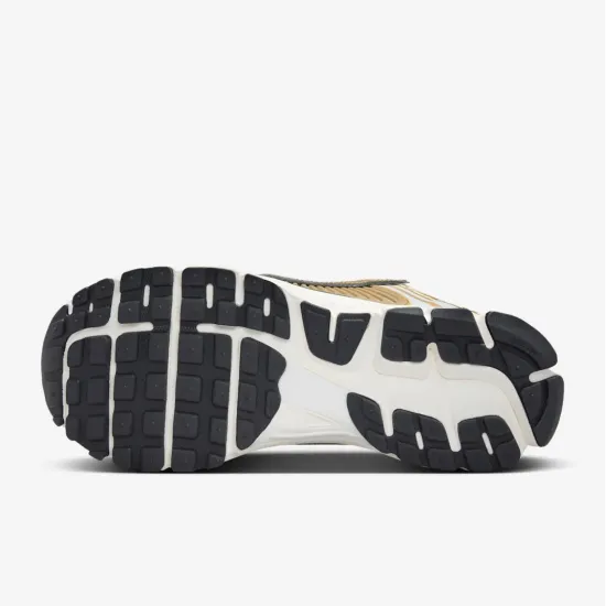 Кросівки Nike Zoom Vomero 5 HF7723-001