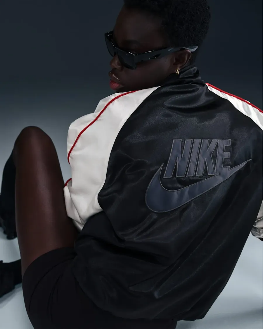 Бомбер Nike Sportswear Oversized HF9435-010