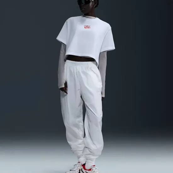Футболка Nike Sportswear Short-Sleeve Crop Tee IWD HF9500-100
