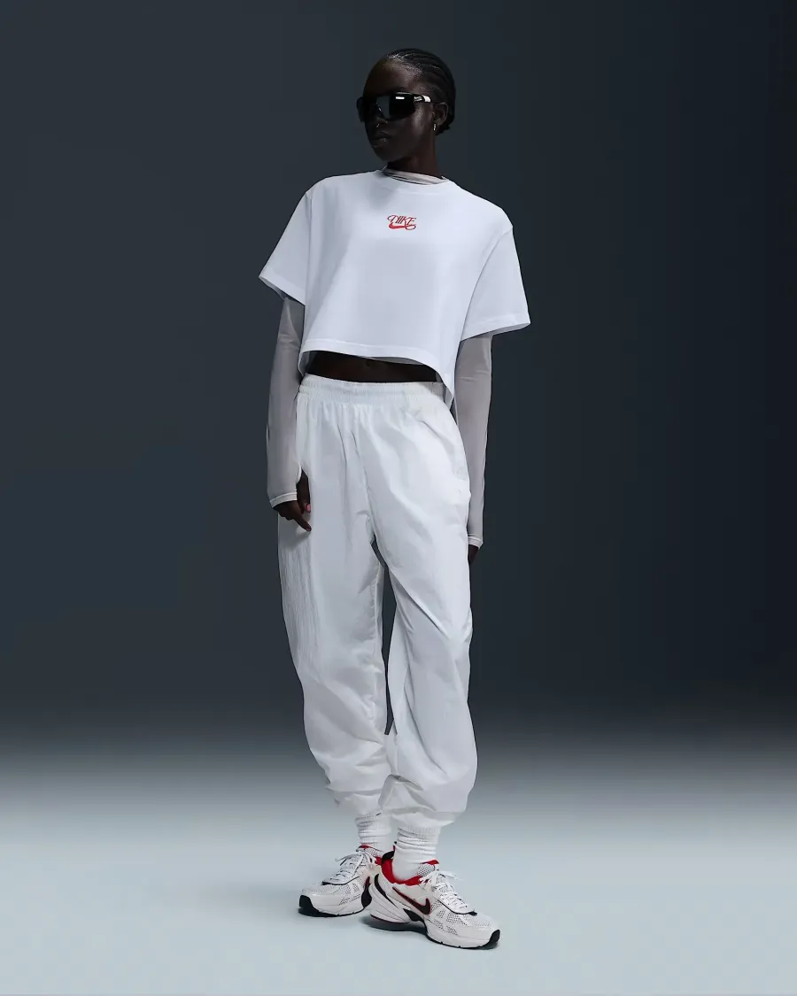 Футболка Nike Sportswear Short-Sleeve Crop Tee IWD HF9500-100