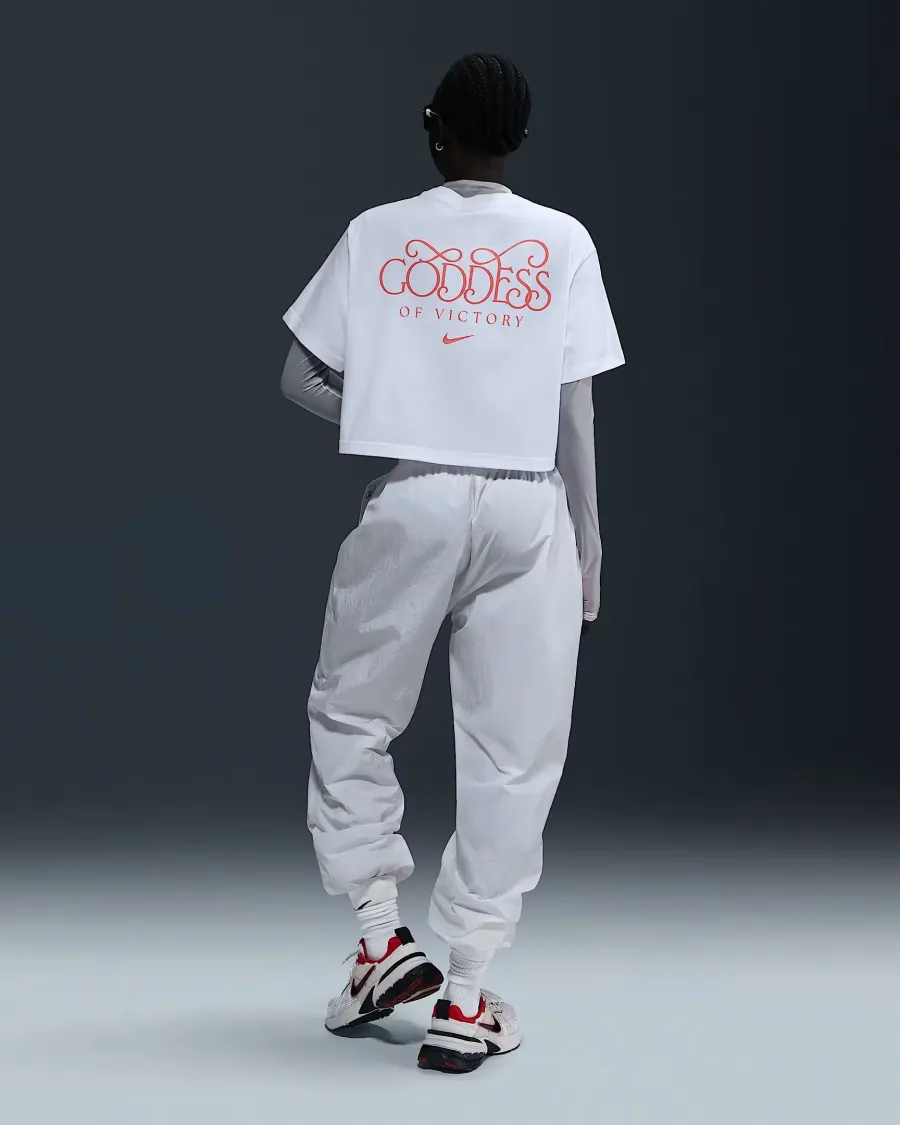 Футболка Nike Sportswear Short-Sleeve Crop Tee IWD HF9500-100