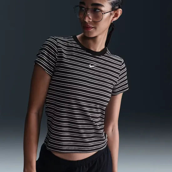 Футболка Nike Sportswear Chill Knit Slim Tee HF9524-010