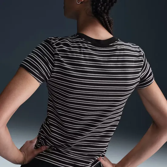 Футболка Nike Sportswear Chill Knit Slim Tee HF9524-010